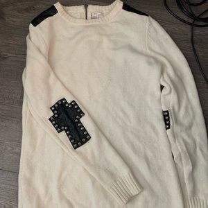 White crew neck sweater with details